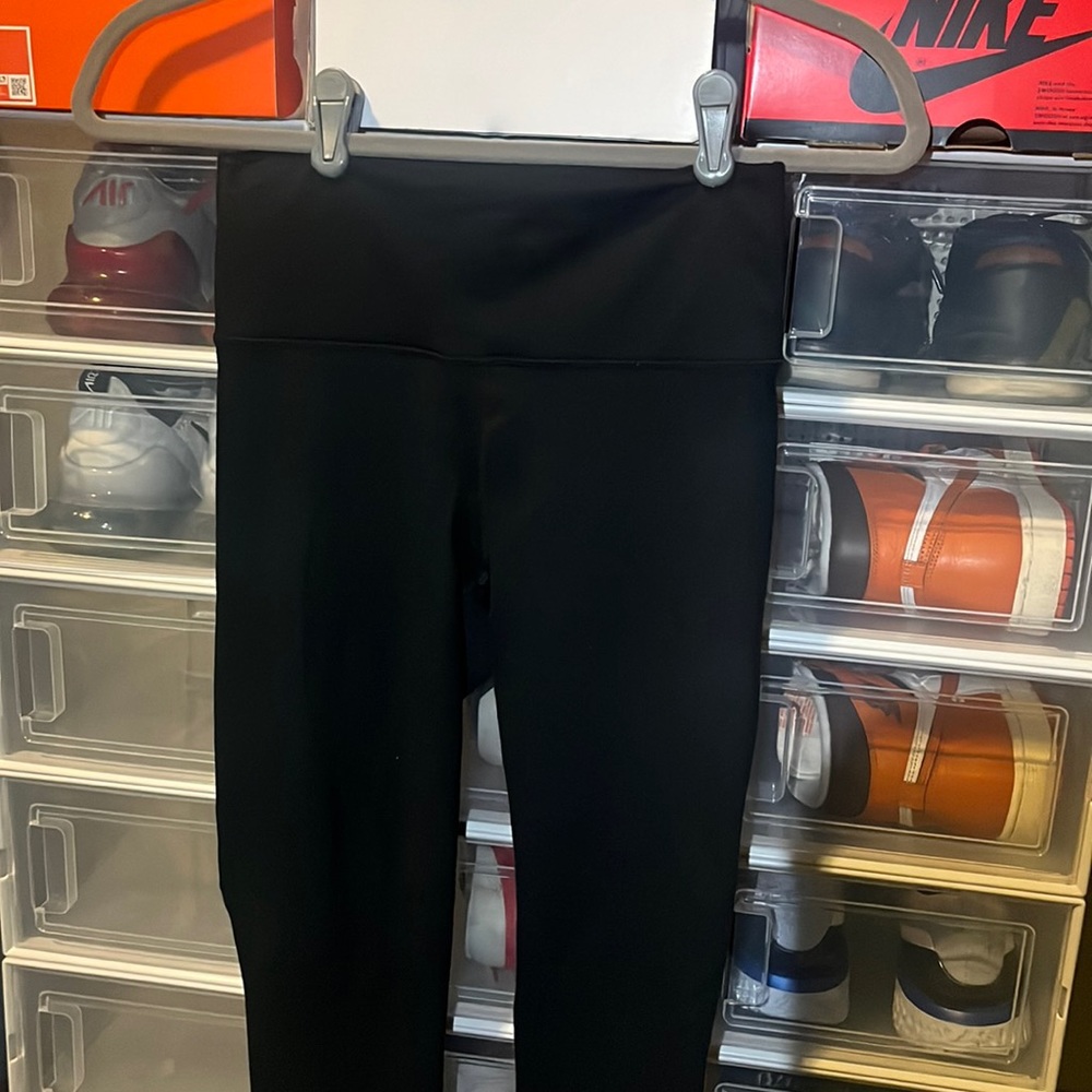 Black super cute leggings!